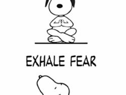 INHALE COURAGE EXHALE FEAR: A Gratitude Journal to Win Your Day Every Day, 6X9 inches, Funny Yoga Snoopy Quote on White matte cover, 111 pages (Growth … women teens kids (Pop Culture Icon Notebooks)